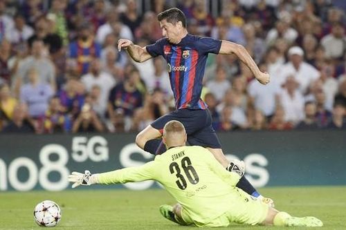 Lewandowski ra mắt bằng hat-trick, Bayern thắng dễ ở Inter