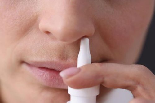 Cô gái 23 tuổi teo chân tay, bụng to vì thuốc xịt mũi
