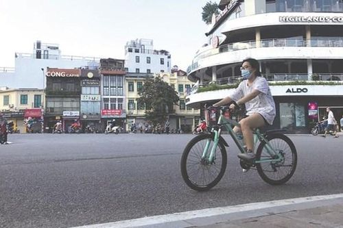 Chuyên gia nói gì khi Hà Nội nghiên cứu thí điểm làn đường dành riêng cho xe đạp?