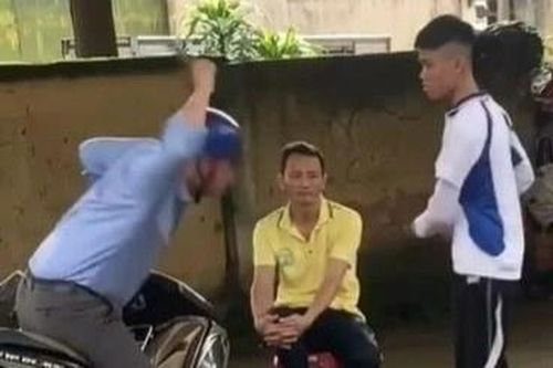 Thầy giáo lên tiếng sau khi dùng mũ bảo hiểm đánh học sinh tại trường