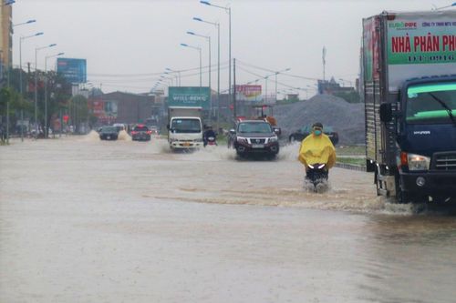 Mưa lũ chia cắt nhiều nơi ở Nghệ An, một người mất tích