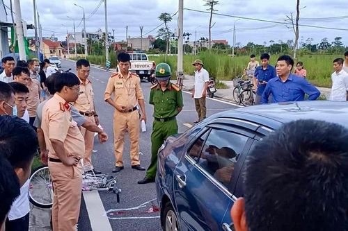 Khởi tố thầy dạy lái để học viên tự điều khiển xe gây chết người