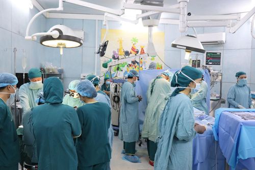 Thiếu niên 15 tuổi được ghép thận từ cô gái chết não