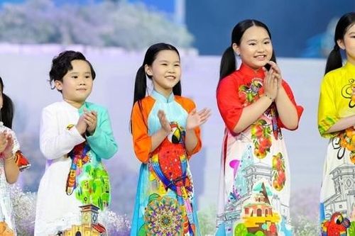 Kết nối tương lai từ áo dài truyền thống