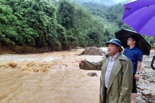 Nghệ An: Mưa lớn kéo dài khiến nhiều nơi bị ngập và chia cắt
