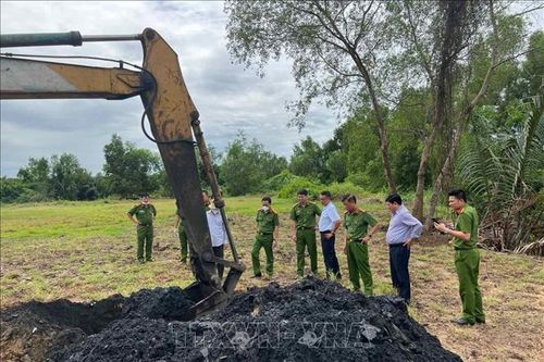 Phát hiện bãi chôn lấp chất thải quy mô lớn ở Trà Vinh