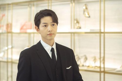 Song Joong Ki xứng danh nam thần 'hàng thật giá thật' từ trong phim đến ngoài đời