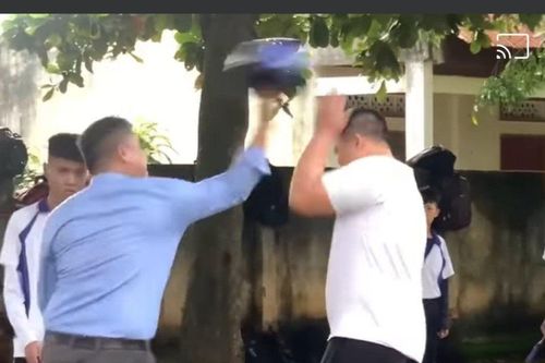 Đắk Lắk: Thầy giáo dùng mũ bảo hiểm đánh vào đầu học sinh