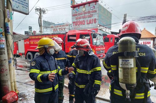 Vì sao công tác cứu nạn vụ cháy quán karaoke An Phú rất khó khăn?