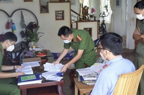 Khai trừ Đảng Phó Bí thư và Chủ tịch Hội Nông dân huyện