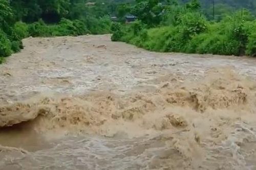 Miền Bắc mưa lũ, sơ tán hàng trăm hộ khỏi khu vực nguy hiểm