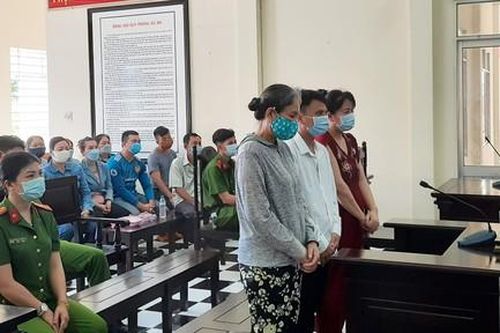 Vợ nguyên thượng tá biên phòng lãnh 2 năm tù về tội buôn lậu