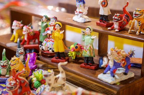 8X kiếm tiền triệu mỗi ngày nhờ hồi sinh món đồ chơi Trung thu truyền thống