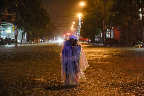 TP Hà Tĩnh ngập sâu sau mưa lớn