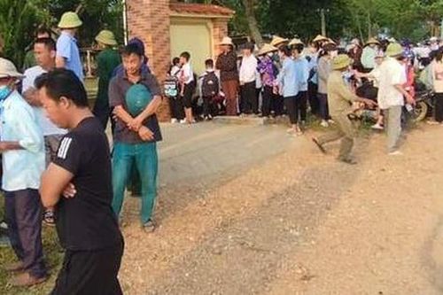 Phản đối sáp nhập trường, ngăn học sinh đến trường sẽ xử lý nghiêm