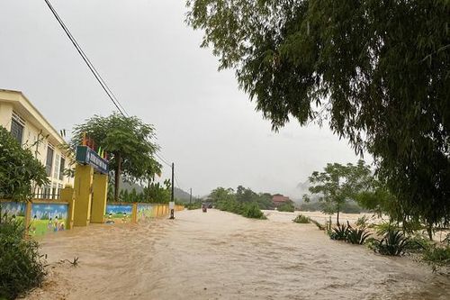 Nước ngập trắng nhiều địa phương, Thủ tướng yêu cầu khẩn trương sơ tán, khắc phục mưa lũ