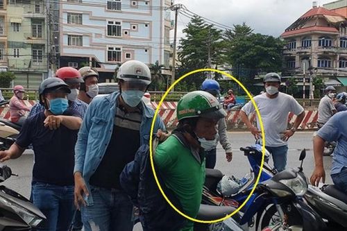 Cảnh sát mật phục bắt gã xe ôm gây hàng loạt vụ cướp