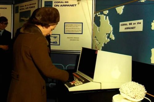 Email đầu tiên của cố Nữ hoàng Elizabeth II
