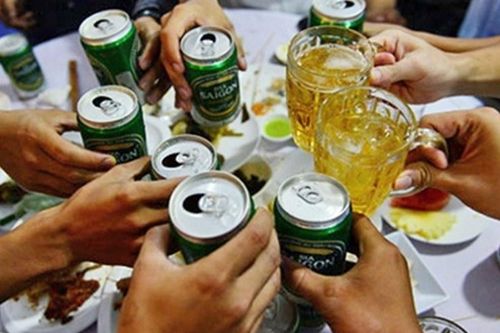 Mâu thuẫn trên bàn nhậu, nam thanh niên cầm dao đâm bạn tử vong