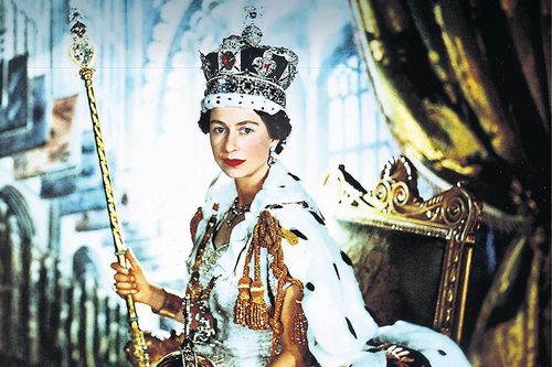 Kỷ nguyên Elizabeth đệ nhị kết thúc giữa lúc kinh tế Anh hỗn loạn