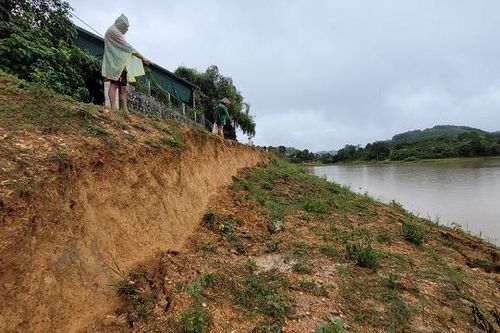 Hà Tĩnh: Mưa lớn, nhiều công trình giao thông, thủy lợi bị sạt lở