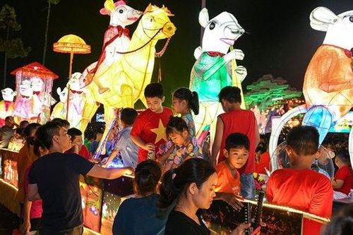 Chùm ảnh: Tết Trung thu vui tươi, ấm áp với thiếu nhi cả nước