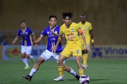 HAGL vượt khó tranh 'giải an ủi'?