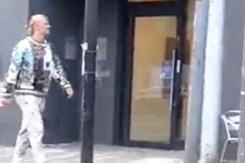 Erling Haaland thản nhiên dạo bước trước phản ứng của fan Man Utd