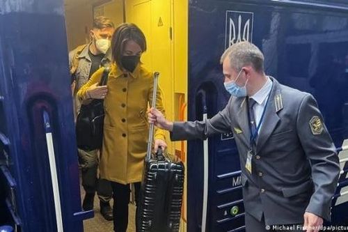 Đức nói sẽ sát cánh cùng Ukraine 'chừng nào còn có thể', người Nga vẫn trọn niềm tin vào Tổng thống Putin
