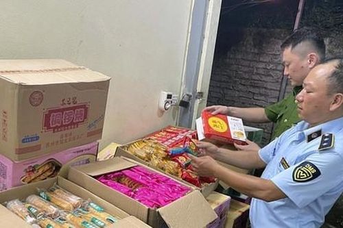 Phát hiện hàng nghìn bánh Trung thu không nguồn gốc tại quận Tây Hồ