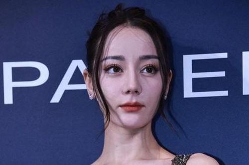 Ảnh chưa chỉnh sửa của Địch Lệ Nhiệt Ba có hoàn hảo, xứng danh 'nữ hoàng thảm đỏ'?