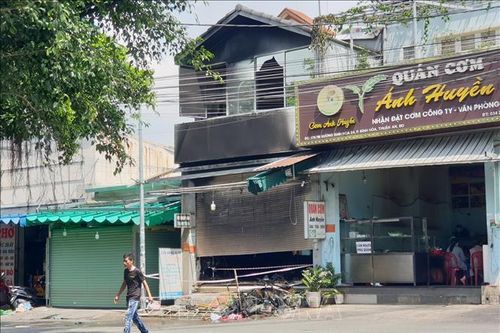 Năm người được giải cứu trong vụ cháy cửa hàng vật liệu xây dựng