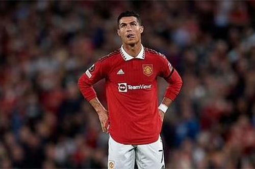 Ronaldo bị chê hết thời sau trận Man United thua Real Sociedad
