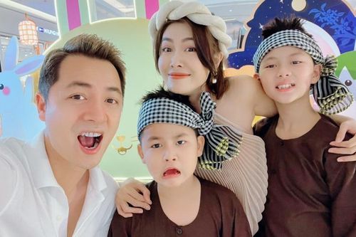 Hai nhóc tỳ nhà Đăng Khôi - Thủy Anh lên đồ chú cuội cực đáng yêu đón Trung Thu