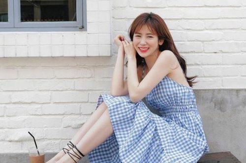 Diện váy ca rô để chị em trẻ ra cả chục tuổi