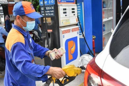 Giá xăng cao hơn giá dầu: Chọn mua xe chạy dầu hay xăng?