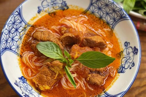 Đến Bạc Liêu thưởng thức món bún 'vừa ăn vừa khóc'