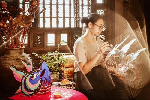 Chuyện đằng sau cặp vợ chồng kiến trúc sư làm lồng đèn xưa có mức giá trên trời