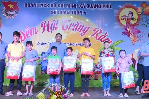 Thọ Xuân tặng quà Tết trung thu cho trẻ em có hoàn cảnh đặc biệt khó khăn