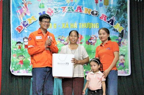 Công ty Núi Pháo: Tổ chức 'Đêm hội trăng Rằm' và tặng quà thiếu nhi