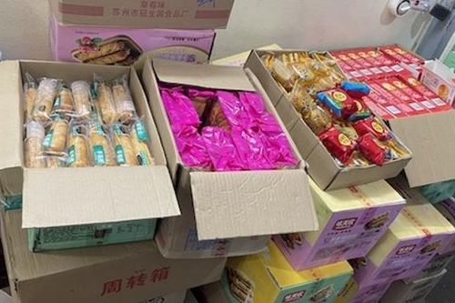 Hà Nội: Thu giữ gần 2.100 bánh trung thu nhập lậu