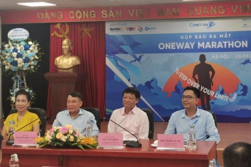Hơn 10.000 người tham gia đường chạy dọc bờ biển Cát Bà
