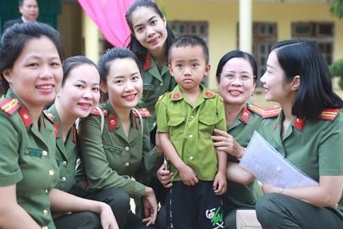Mang Trung thu đến với các em nhỏ vùng cao Sơn La