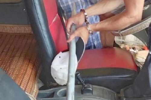 Dùng tuýp sắt đánh trọng thương người xin đi nhờ xe