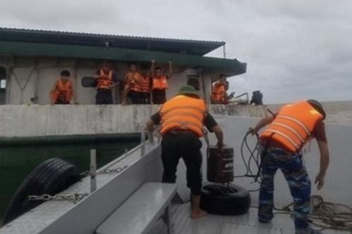 Tiến hành trục vớt tàu chở hơn 1 nghìn tấn dầu gặp nạn ở Thái Bình