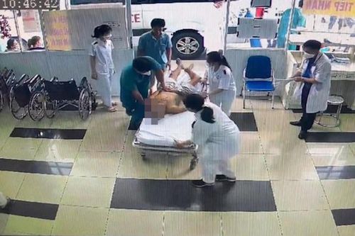 Suýt chết vì sặc bánh trung thu