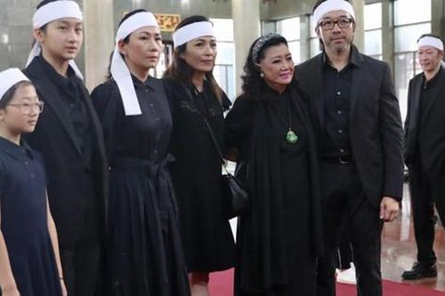 Xúc động lời kể về mẹ của con trai Thẩm Thúy Hằng trong phút giây tiễn biệt