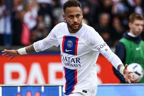 Neymar làm lu mờ Mbappe trong trận thắng của PSG