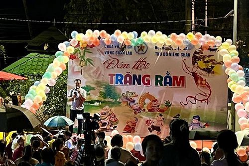 Đêm hội trăng rằm tại Lào