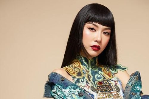 Netizen ngỡ ngàng trước nhan sắc 'khác lạ' của Á hậu Quốc tế Thúy Vân, vừa lấn sân ca hát